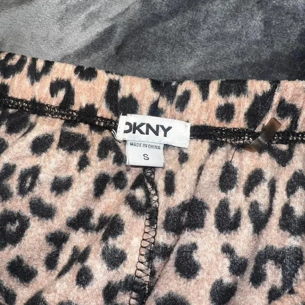DKNY Leopard Print Plush Lounge Pants‎ Size S Soft Drawstring Pockets Y2K - Image 4