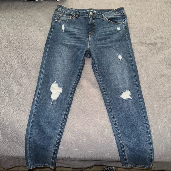 NWOT Medium Wash Size 16 Wild Fable Distressed Skinny Jeans - Image 3