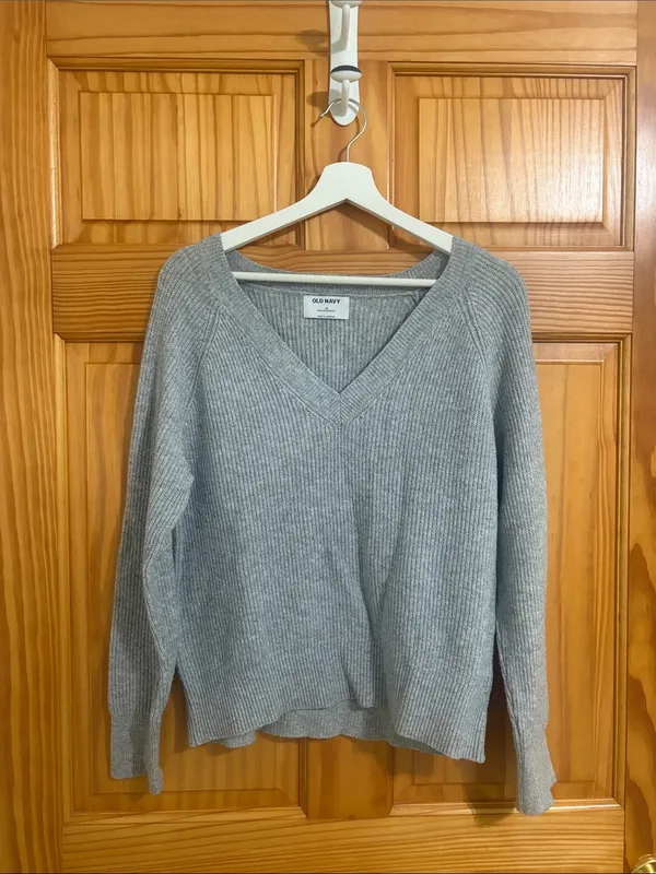 Old Navy Size XS Grey V-Neck Sweater - Image 2
