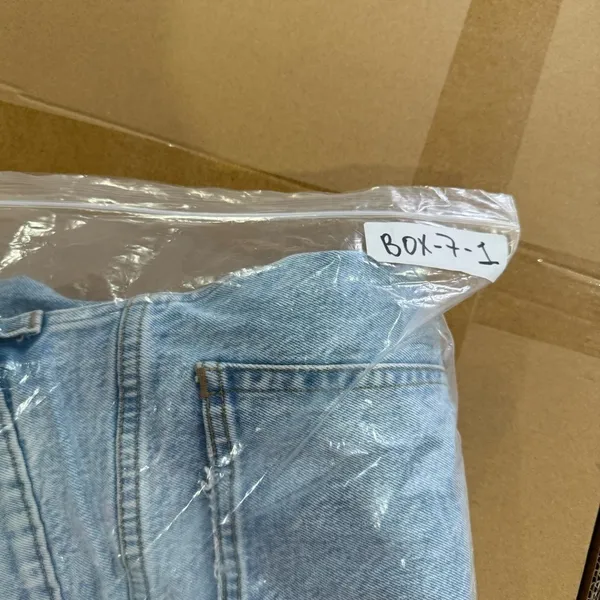 Abercrombie & Fitch Short Ultra High Rise 90s Straight‎ Jean Light Wash Curve - Image 15