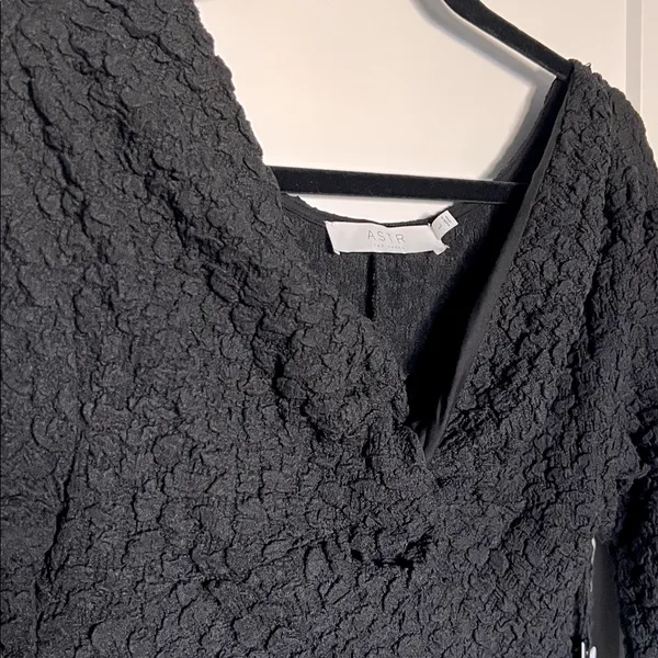 NWT Astr the Label Textured Knot Front Off Shoulder Long Sleeve Midi Dress - Image 3