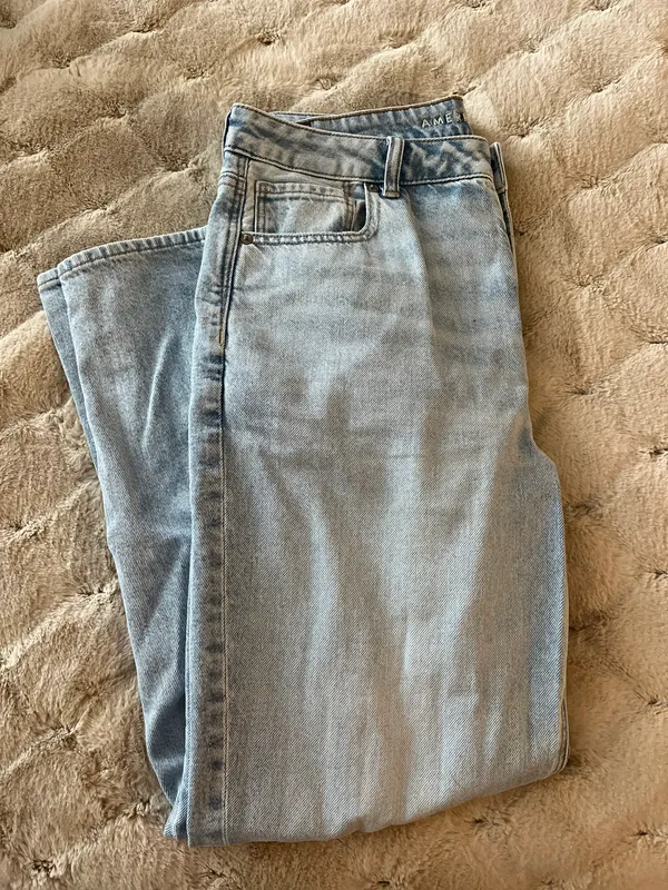 American Eagle Outfitters Moms Jeans - Image 3