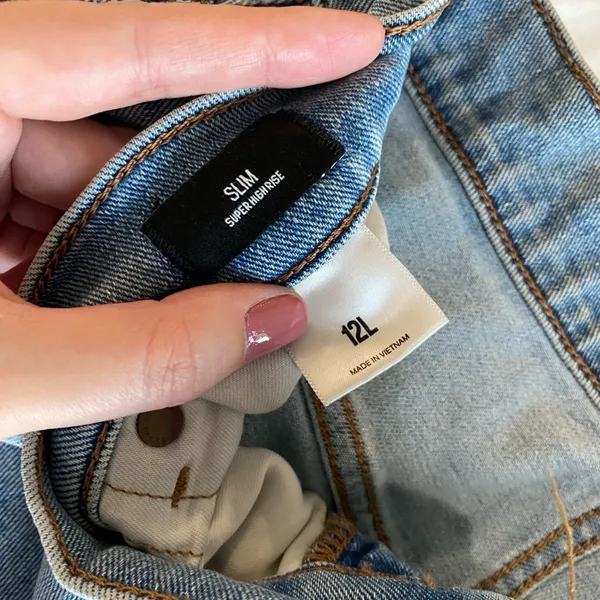 Express Super High Waisted Light Wash Raw Hem Slim Jeans - Image 3