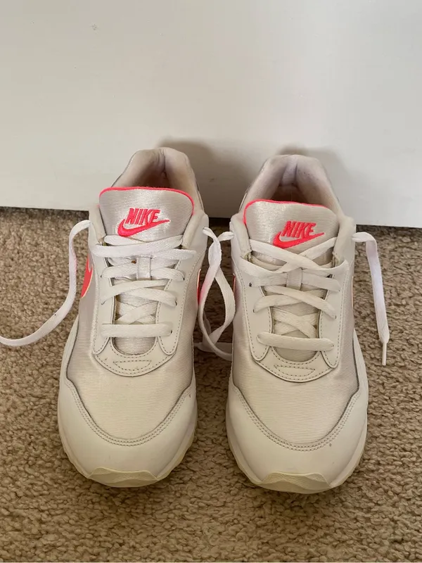 Nike Outburst Womens White Solar Red Running Walking Shoes Sneakers Size 8.5 - Image 2