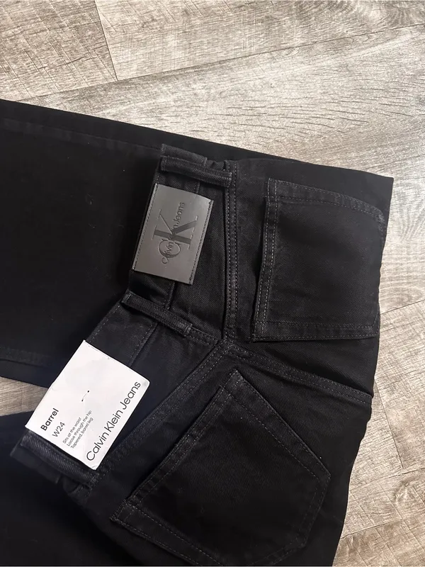 NWT Calvin Klein Barrel Fit High Waisted Jeans Size W24 - Image 2