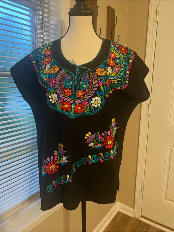 Mexican Embroidered Floral Black Huipil Blouse Folk Art Top Large - Image 3