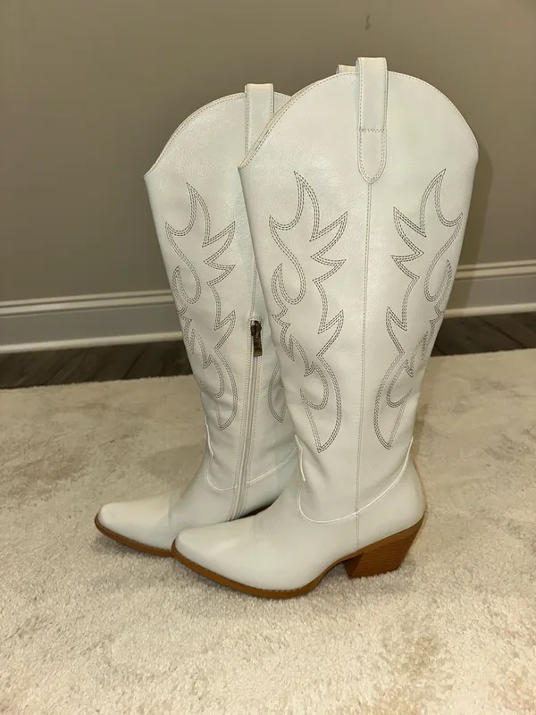 White Cowboy Boots Size 7 - Image 2