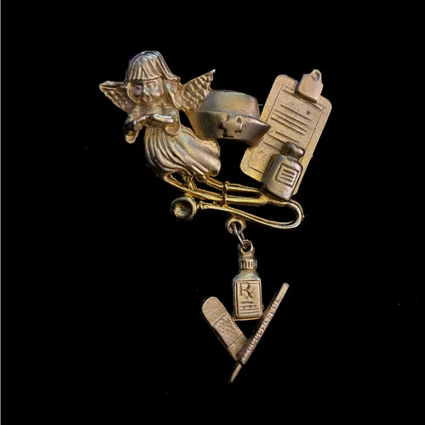 Vtg Nurse Brooch Signed Bugbee & Niles Goldtone Hat Stethoscope Thermometer Meds - Image 3