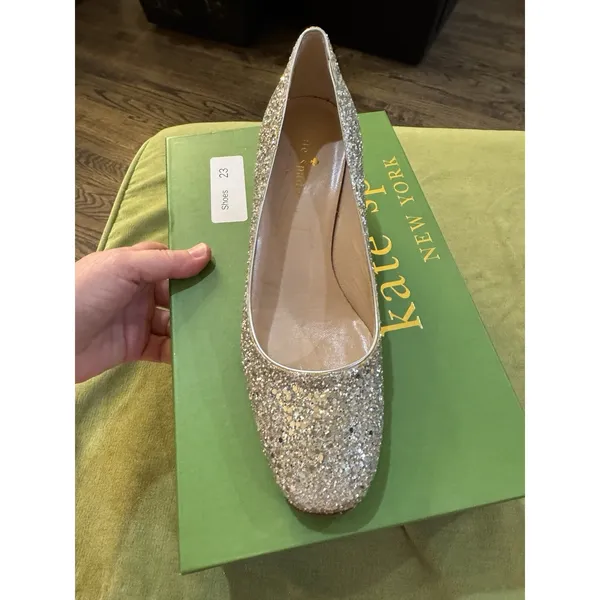 Kate Spade Dolores Silver‎ Gold Glitter Block Heel Pumps Women Size 6 Display - Image 3