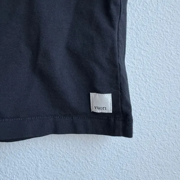 Vuori Women's Size XS / Small Fitted Tee Casual Athleisure Black Cotton - Image 2
