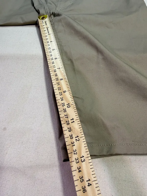 Oakley NWT Men’s Khaki Pocket Shorts  - Image 4