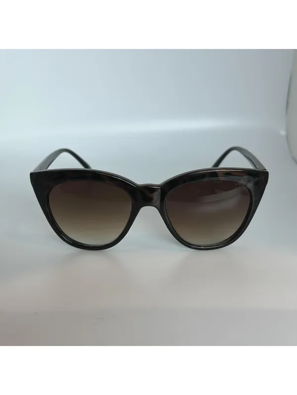 Asos Oversized Cat Eye Sunglasses with Tortoise Frame - Image 4