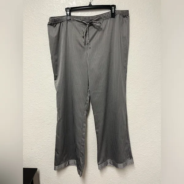AMBRIELLE Gray Striped Satin Pajama Pants Size: 16-18/XL - Image 6