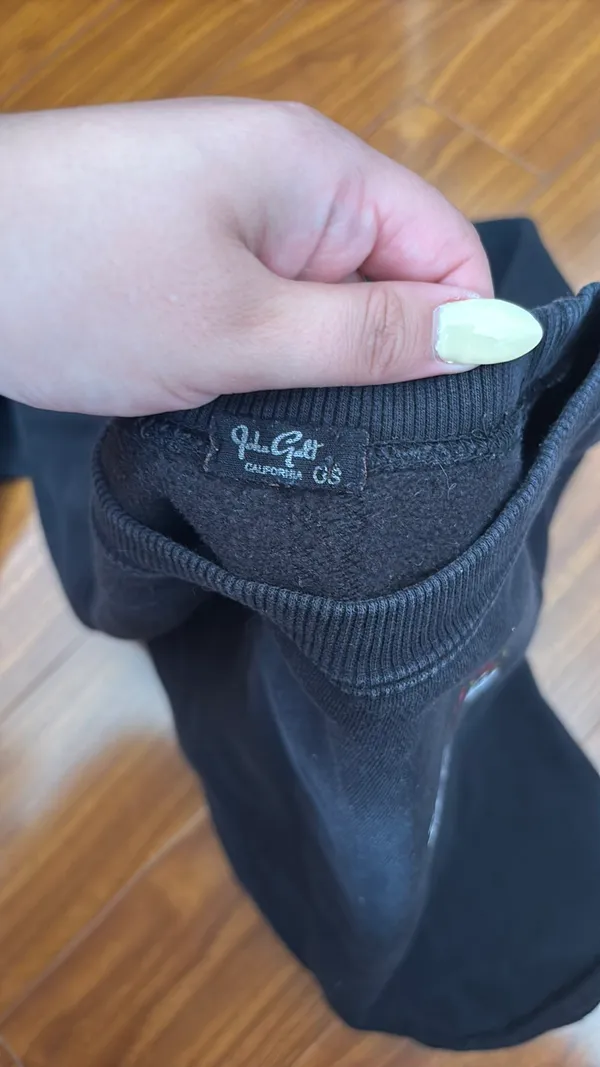 Brandy Melville black Malibu Cropped red logo Crewneck - Image 4