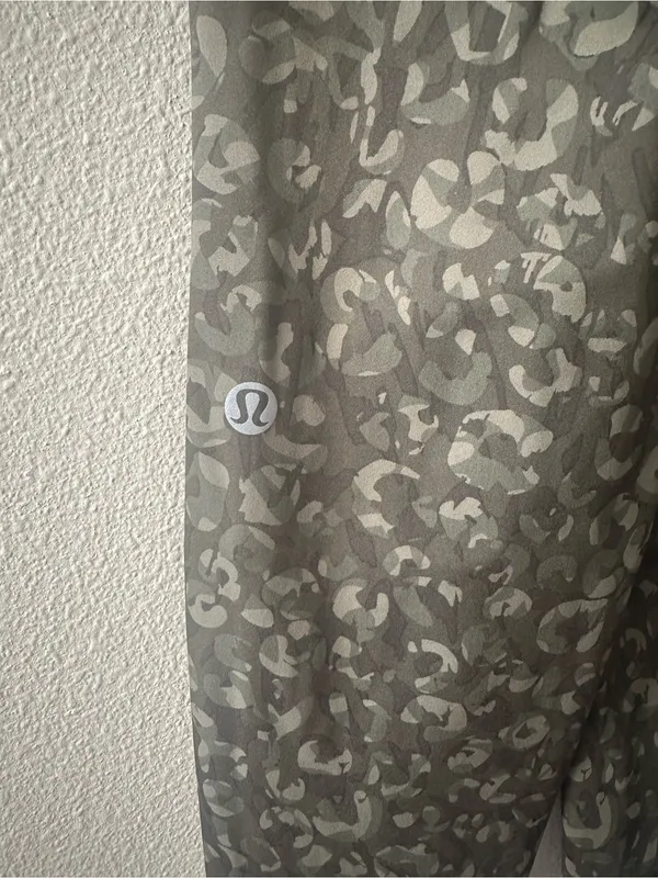 Lululemon Base Pace High-Rise Tight 28" Intertwined Camo Olive W5DX7S size 8 - Image 9