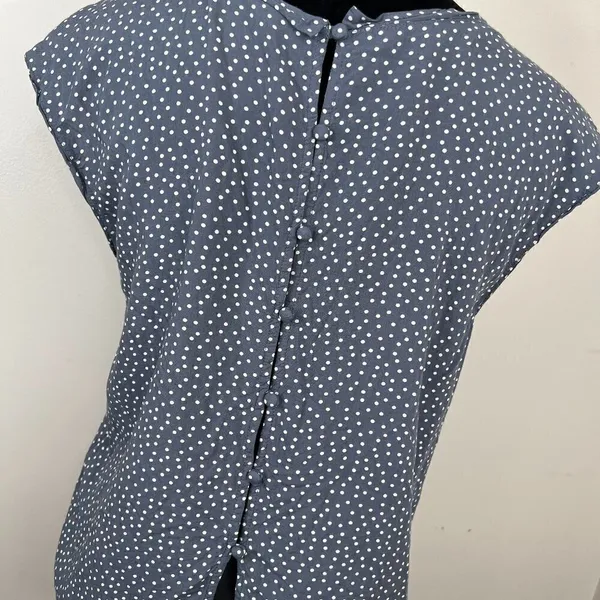Abercrombie & Fitch Polka Dot Button Back Thick Strap Tank‎ Cap Sleeve Top - Image 4