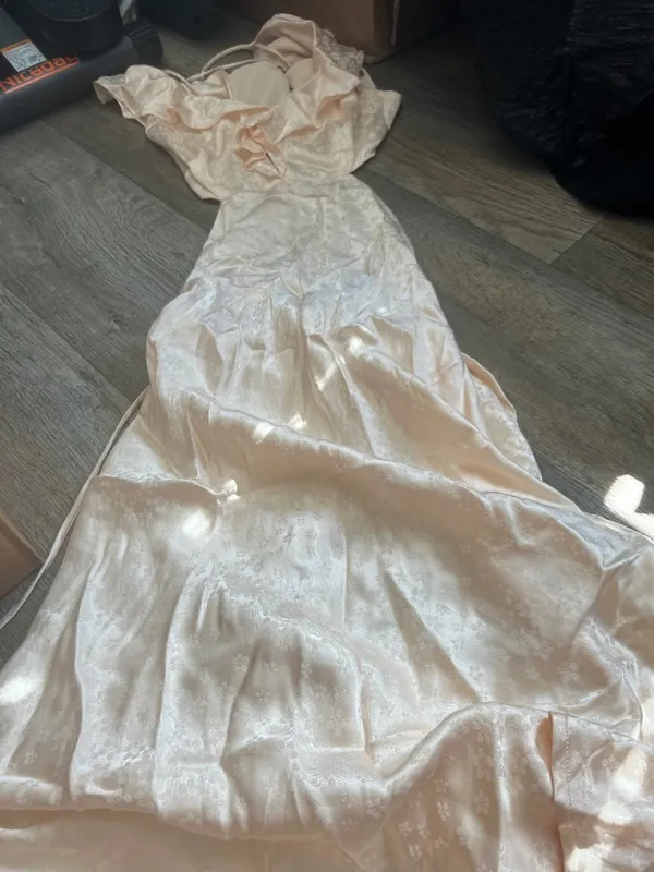 ASTR the Label Nyla Ivory Ditsy Floral Cutout Back Maxi Dress Women’s Sz M - Image 7