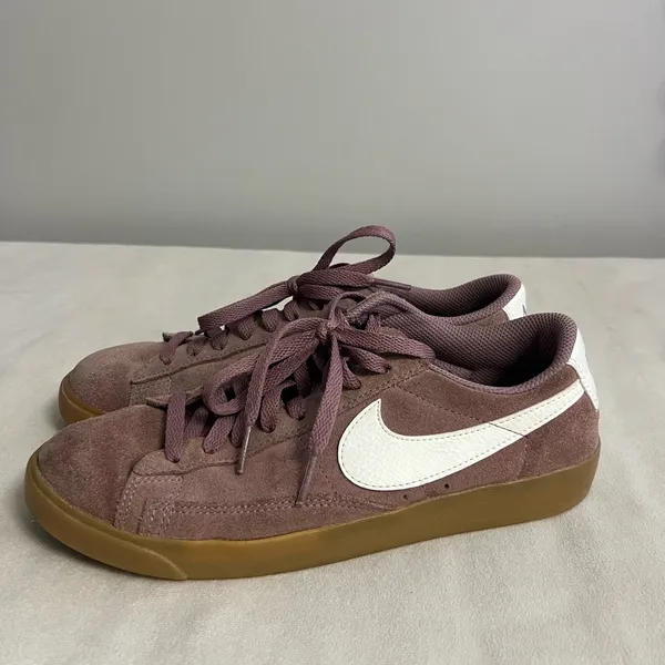 🔥 Nike SB Check Solarsoft Sneakers – Mauve/White Gum Sole (Women’s Size 8.5) - Image 2