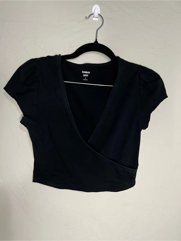 Sunday Best Aritzia Black Faux Wrap Cropped V-Neck Short‎ Sleeve Top - Image 2