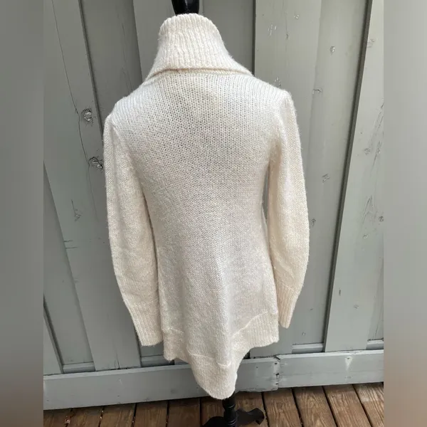 Guess Jeans Cream Plush Cardigan Women’s Size Medium - Image 4