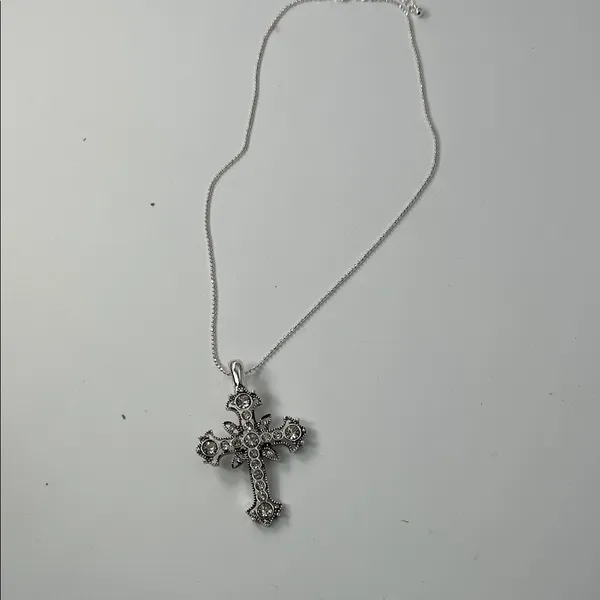 Elegant Silver Cross Pendant Necklace - Image 5