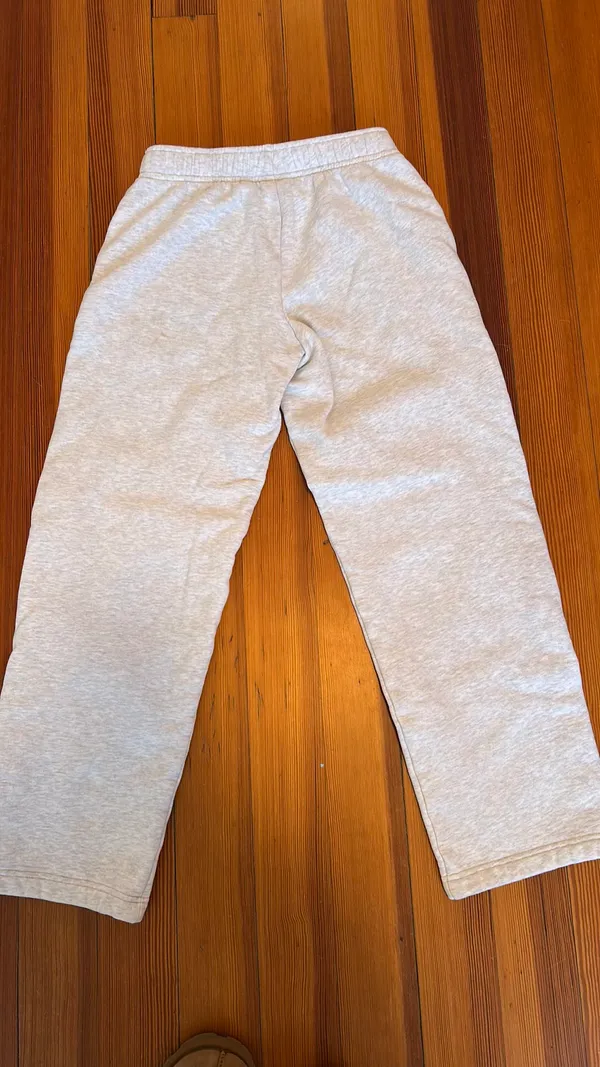 Aritzia Light Grey Sweatpants - Image 2