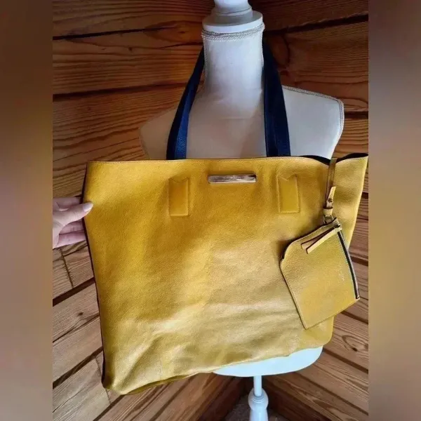 Marc Jacobs Wingman Tote Reversible Leather Tote in blue or yellow size XL - Image 10