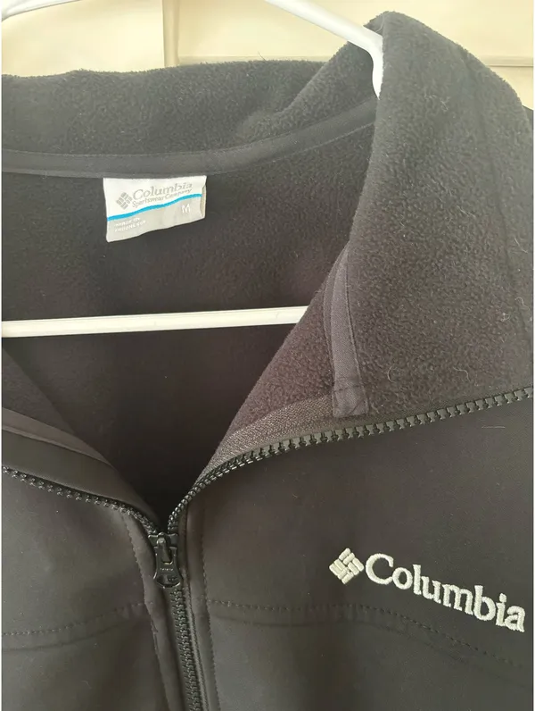 Black Softshell Columbia Jacket - Image 3