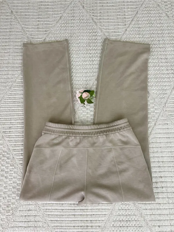 Lululemon Softstreme Woman’s High Rise Jogger Pants Size 8 - Image 3