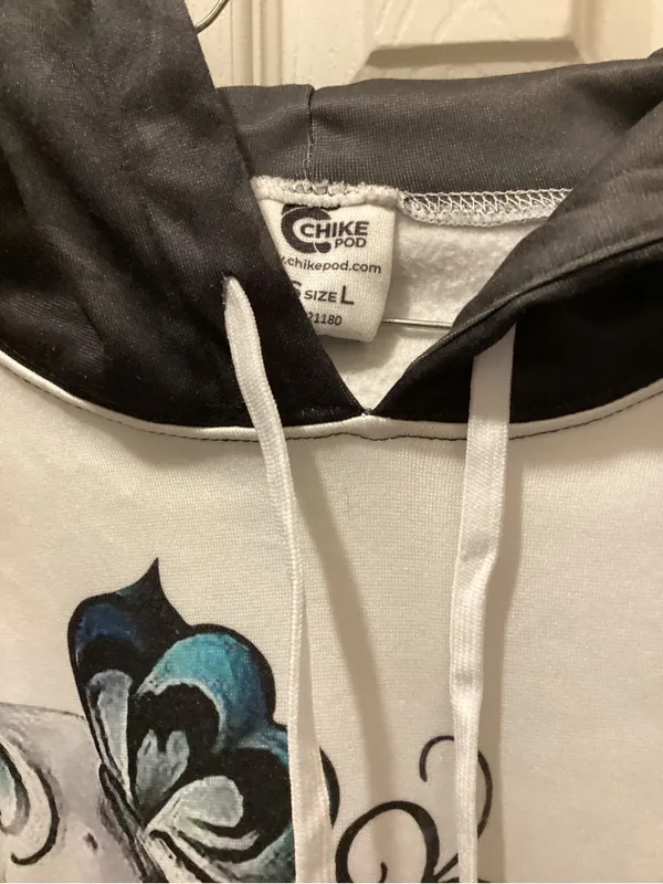 Nike Women’s Black & White Skull Graphic Pullover Hoodie - Image 2