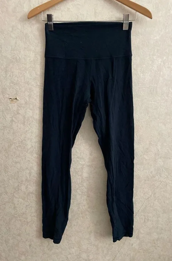 Lululemon women's size 6 blue athletic leggings - Image 2