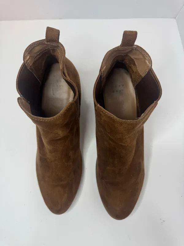 A New Day Brown Faux Suede Ankle Boots Womens Size 8.5 - Image 2