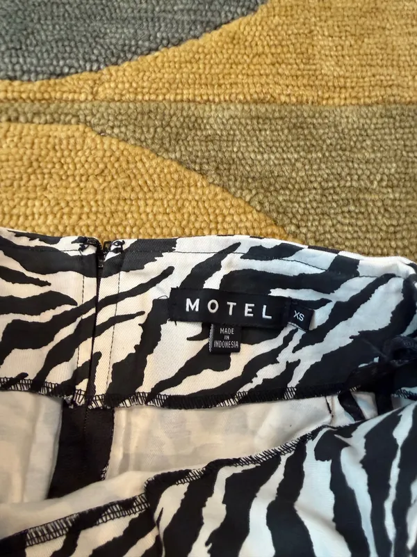 NWOT Motel Rocks Pelmet Mini Skirt 90’s Zebra Print Women’s Size XS - Image 3