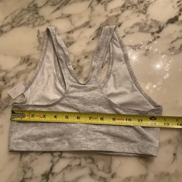 NWT Grey V-Neck Ruched Racerback Sports Bra Medium Athletic Stretch Yoga Gym - Image 4