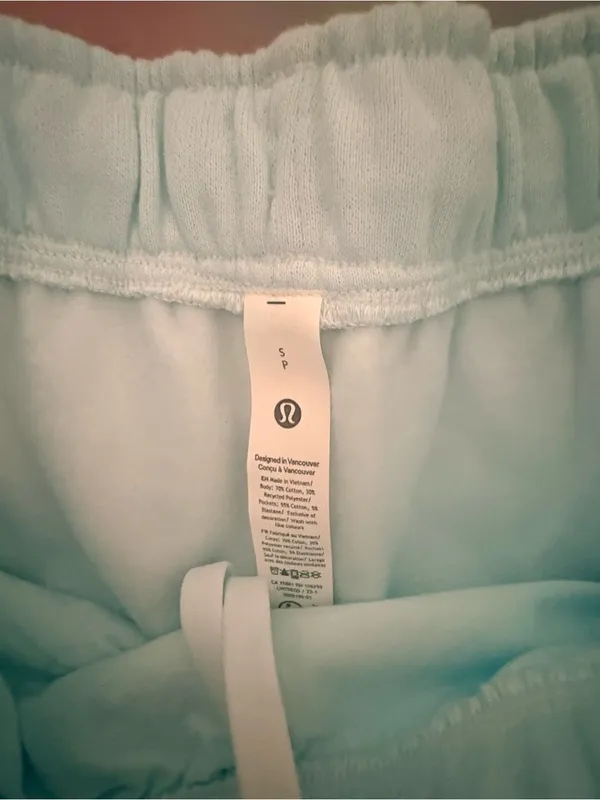 Lululemon Scuba Mid-Rise Oversized Short 7" Graphic. NWT Mint Breeze. SZ Small - Image 5