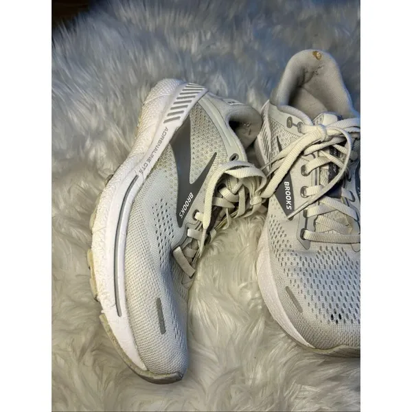 Brooks adrenaline gts 22 white and gray size 8 - Image 2