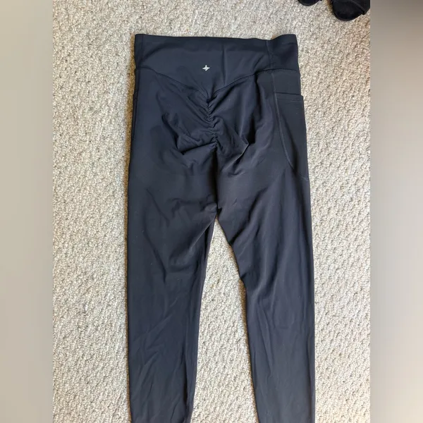 HALARA Black High-Waist Athletic Leggings with Side Pockets - Image 2