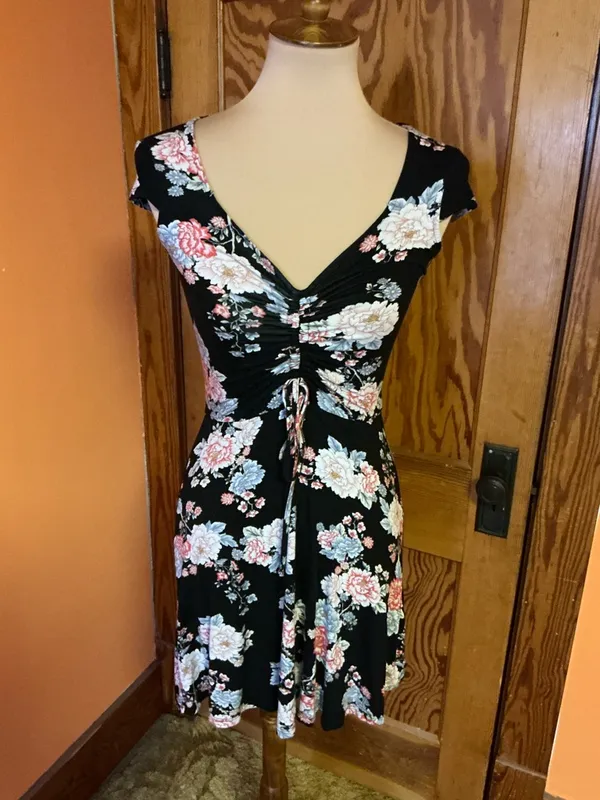 Love Fire Floral Ruched Mini Dress Black Pink Stretch Fit Flirty Date Night - Image 14