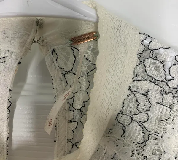 White Lace Tell Tale Heart Dress Size Small - Image 5