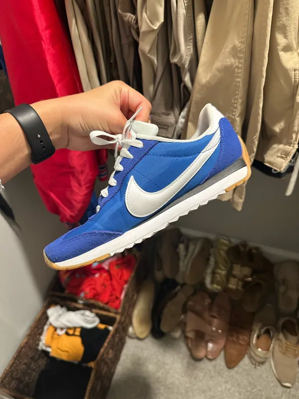 Nike Women’s Sneakers 9.5 - Image 2