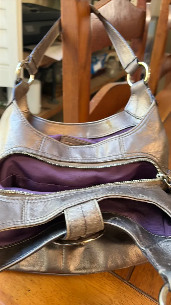 2011 Coach SoHo Lynn Hobo Bag.  - Image 7