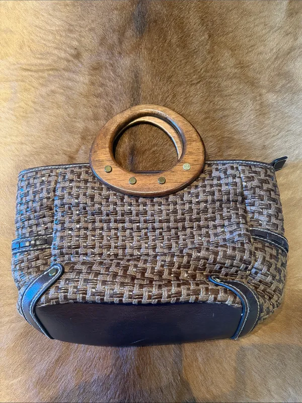 Vintage Fossil Woven Straw & Leather Handbag with Wooden Ring Handles - Image 3