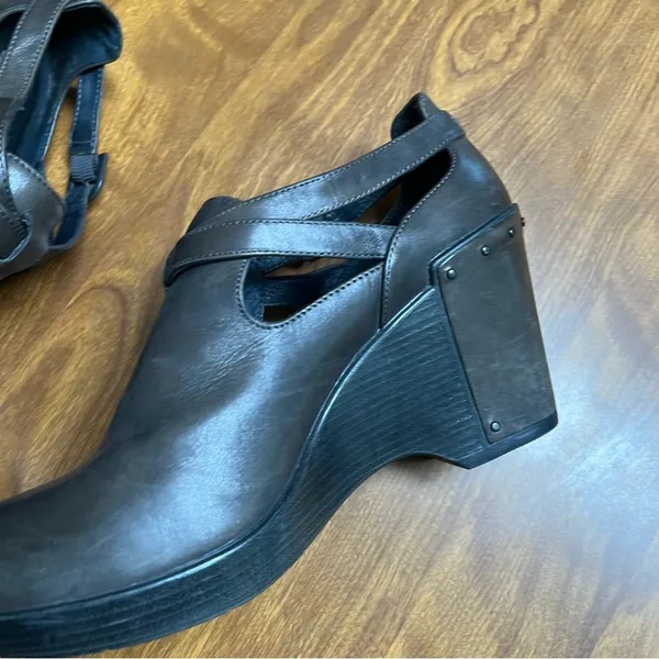 Dansko Franka Wedge Booties Brown Leather Cutout Heel Clogs Strap size 39 - Image 9
