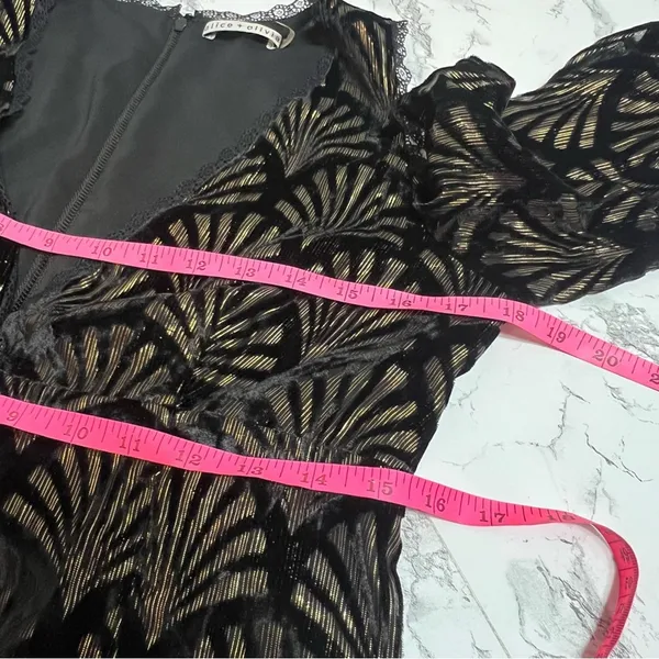 Alice + Olivia Aria Metallic cold shoulder‎ mini dress Sz 6 - Image 6