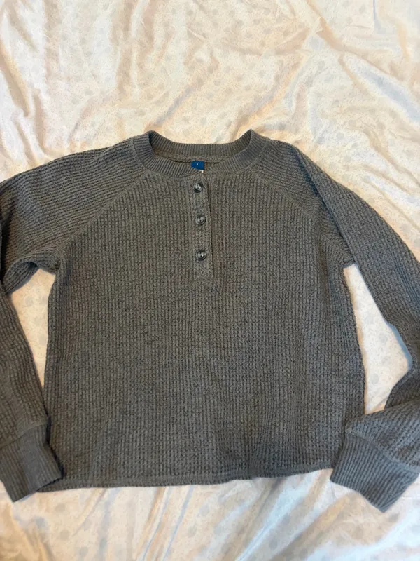 Old navy gray waffle long sleeve shirt - Image 4