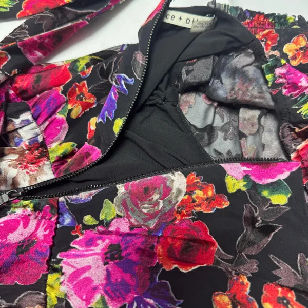 Alice and Olivia‎ Midnight Rose Floral Puff Sleeve With Lining- Size 6. - Image 13
