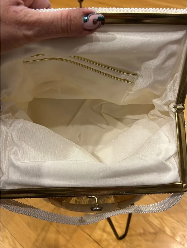 Vintage Ivory Beaded Handbag with Metal Frame and Clasp - Image 7