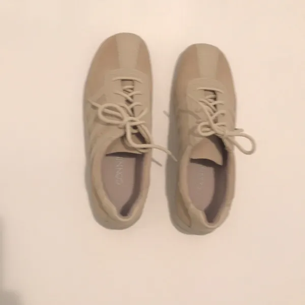 Beige leather and suede sneakers - BNWOT - size 7 - Image 3
