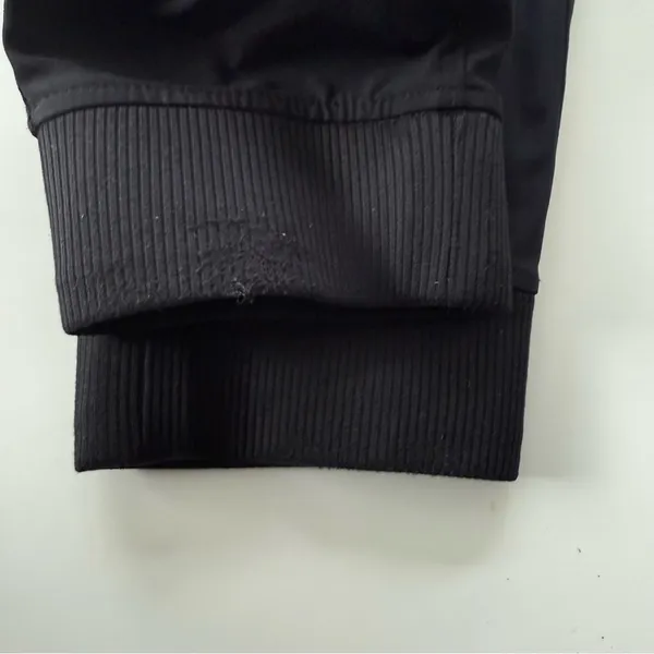 Vuori Joggers Size Medium - Image 4