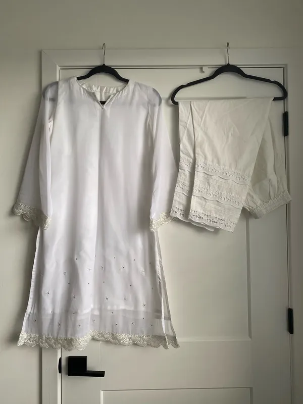 Pakistani/indian ready to wear Handmade White Shalwar Kameez outfit For Sale - Image 2